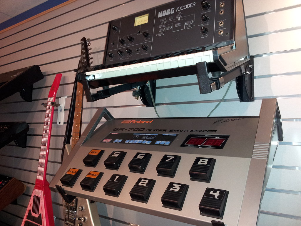 → Guitar synthesizer og midi [september 2024] Rytmen.dk