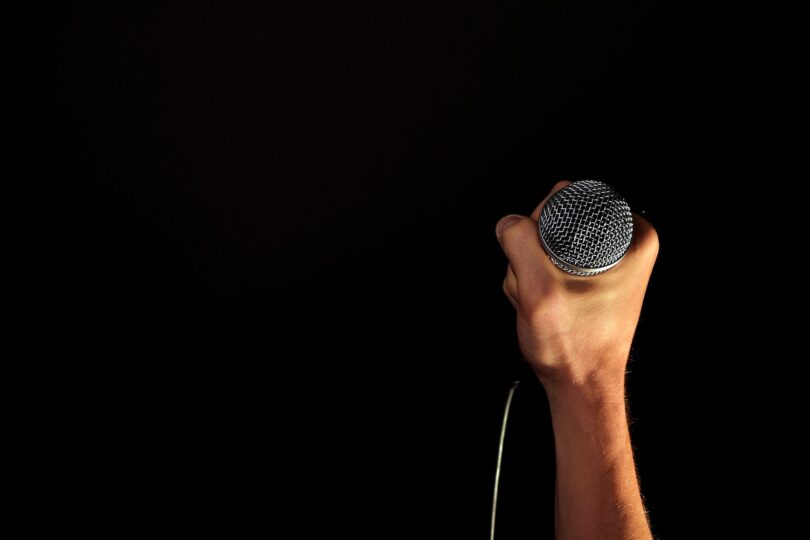 håndholdt mikrofon